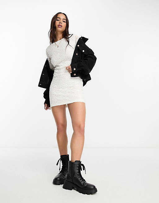 

Платье мини из кружева Stradivarius цвета экрю