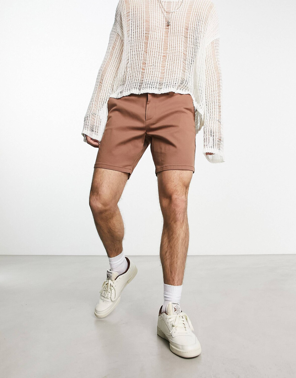 

Коричневые облегающие шорты средней длины ASOS DESIGN
