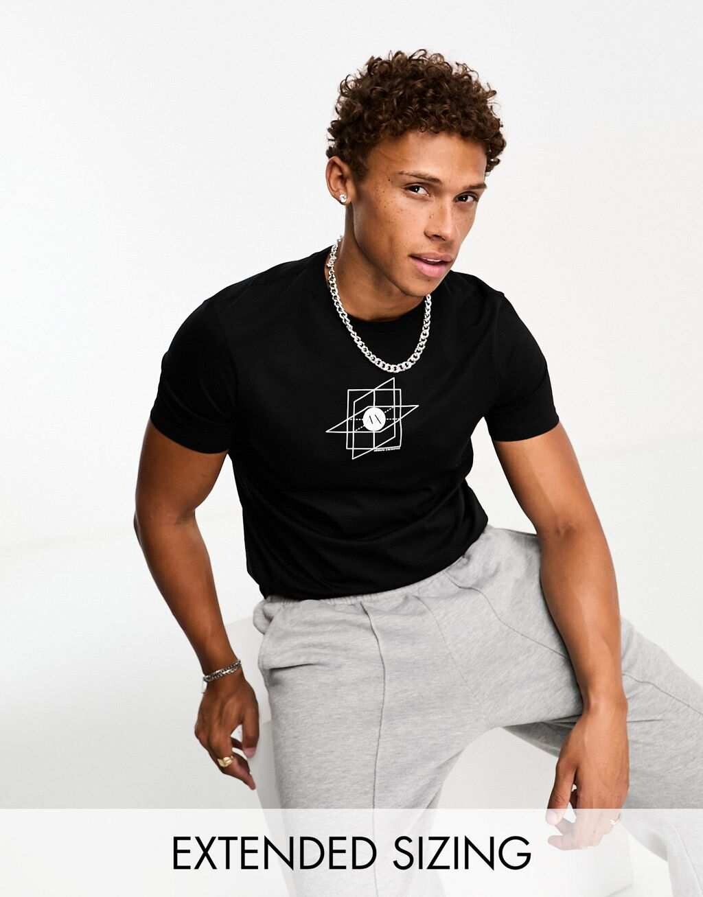 

Черная футболка с изображением груди Armani Exchange, Черный