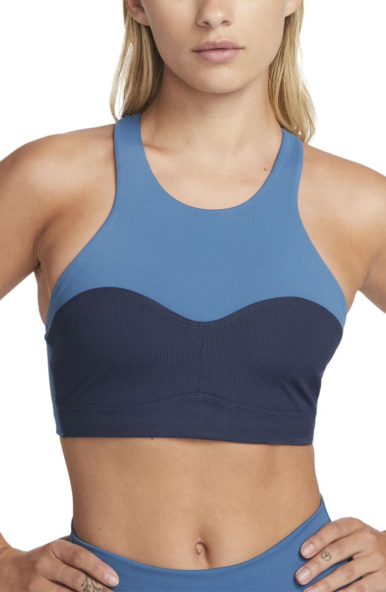 

Спортивное бра Alate Curve Dri-FIT в рубчик NIKE