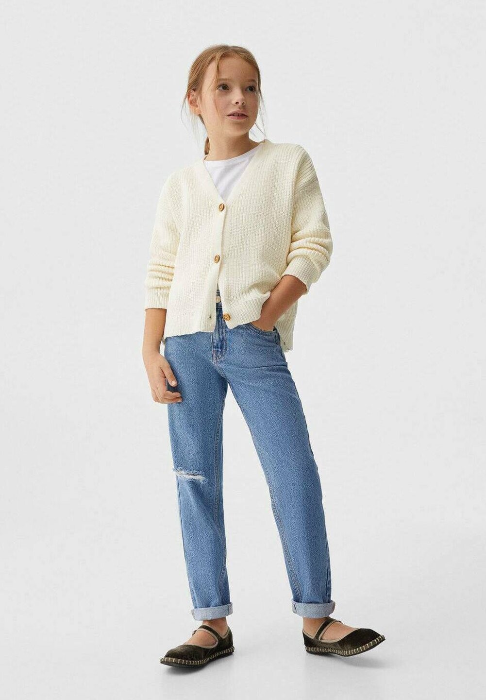 

Джинсы узкого кроя Mom Mango, цвет mittelblau