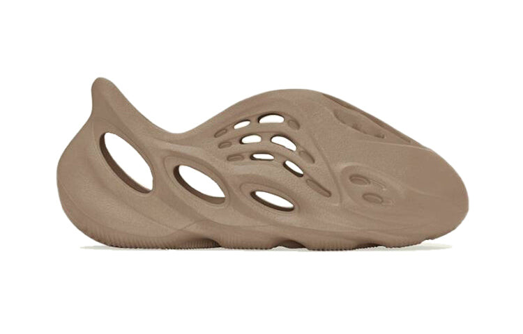 

Сандалии мужские Adidas Originals Yeezy Foam Runner Sports BP, коричневый