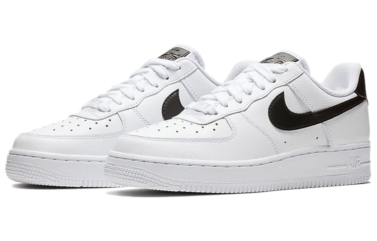 

Женские скейтерские туфли Nike Air Force 1 '07 белый/черный