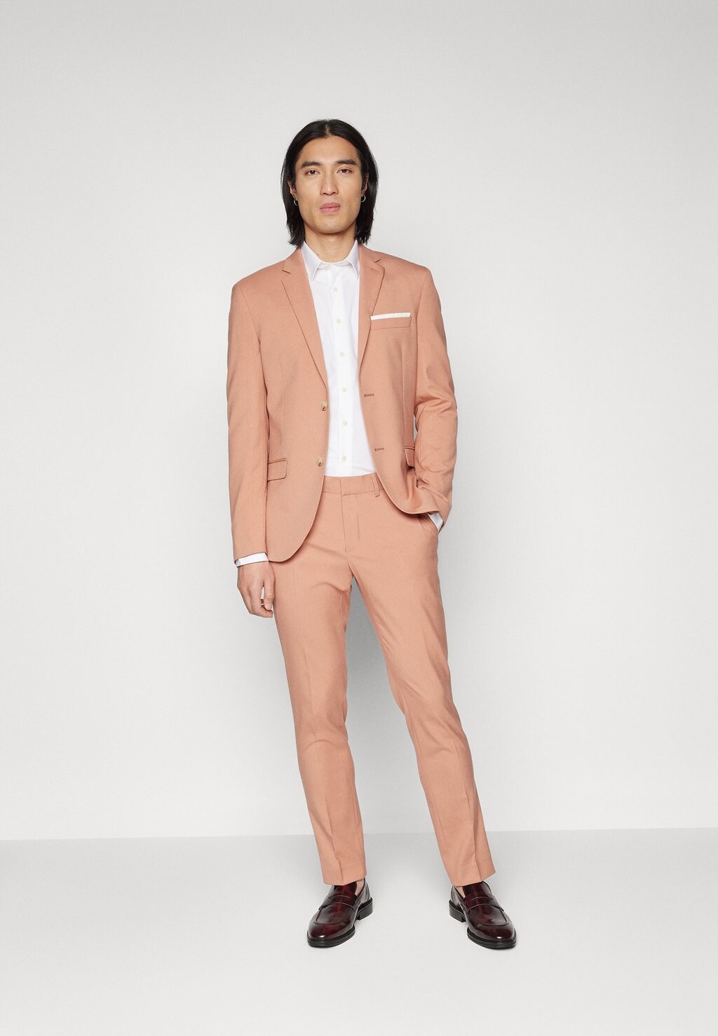 

Костюм THE FASHION SUIT NOTCH POCKET SQUARE Isaac Dewhirst, цвет caramel