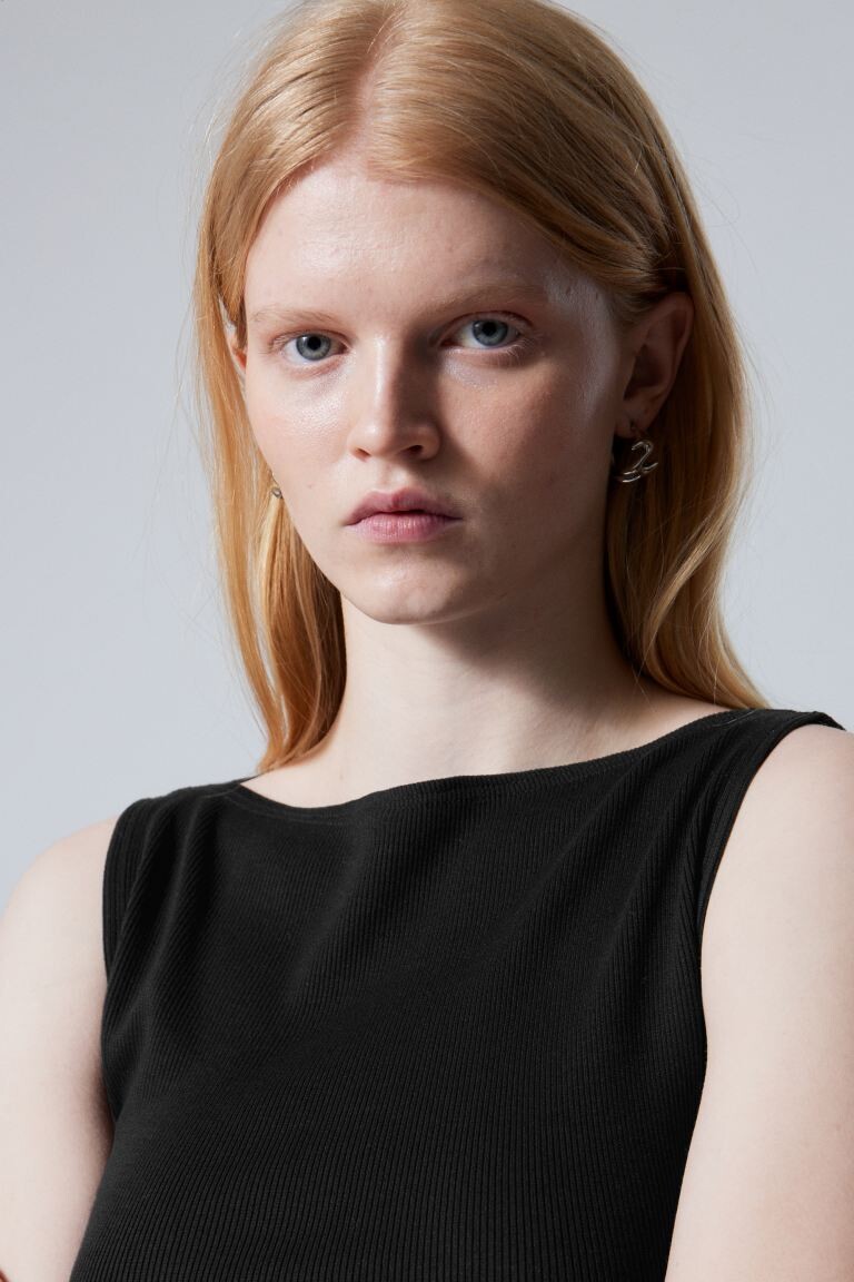 

Топ annie в рубчик с вырезом-лодочкой H&M, черный