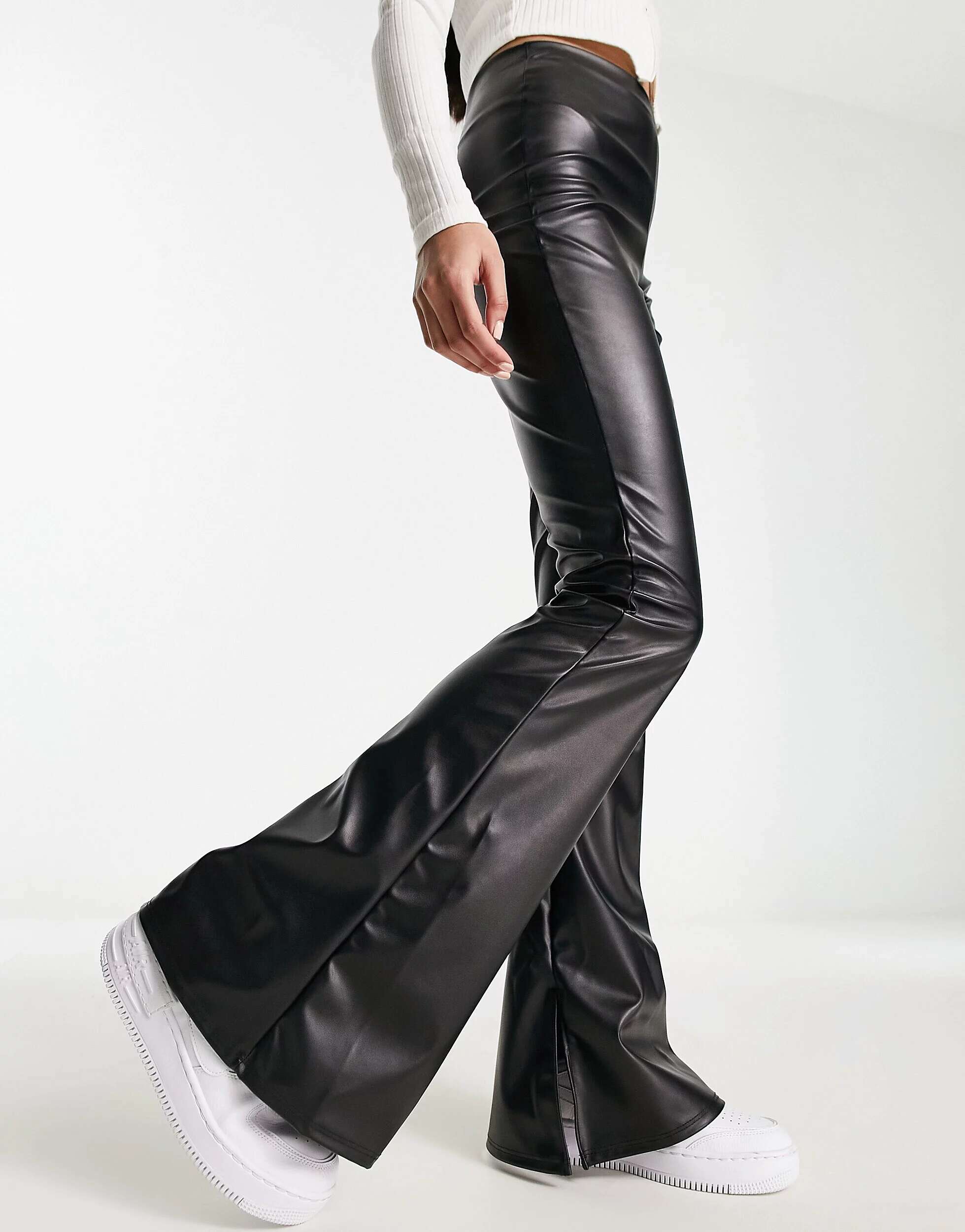 Черные расклешенные края с разрезом под кожу ASOS черные брюки юбка asos под кожу