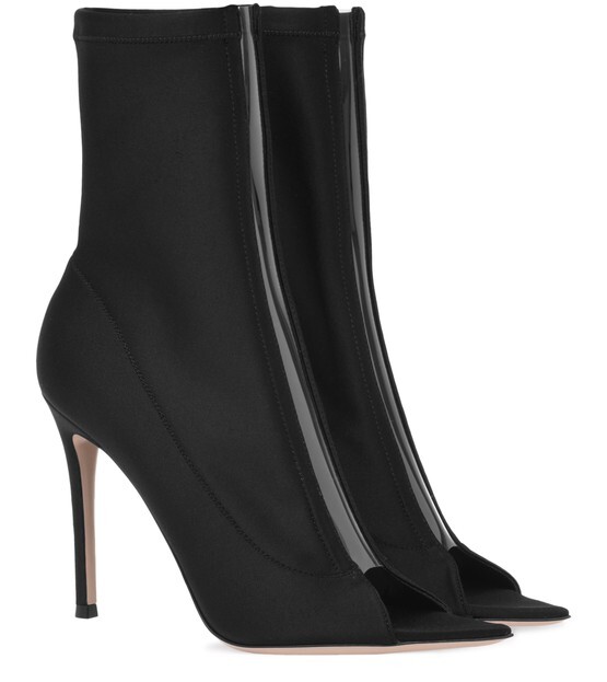 

Хироко Бути Gianvito Rossi