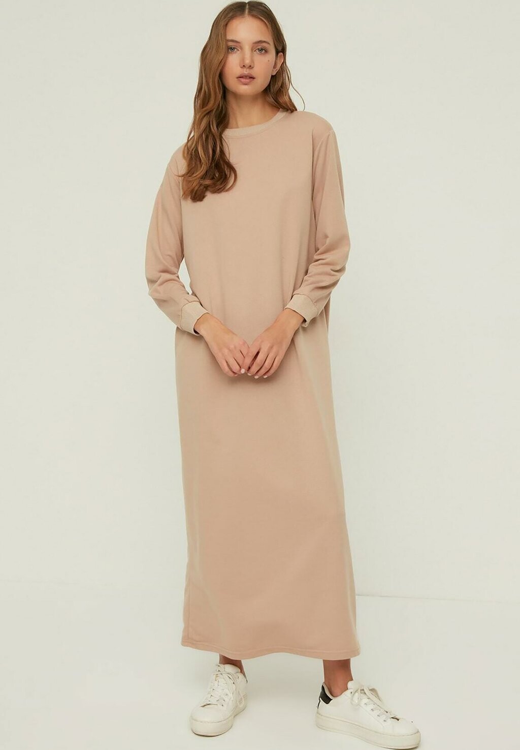 

Длинное платье Trendyol Modest, бежевый