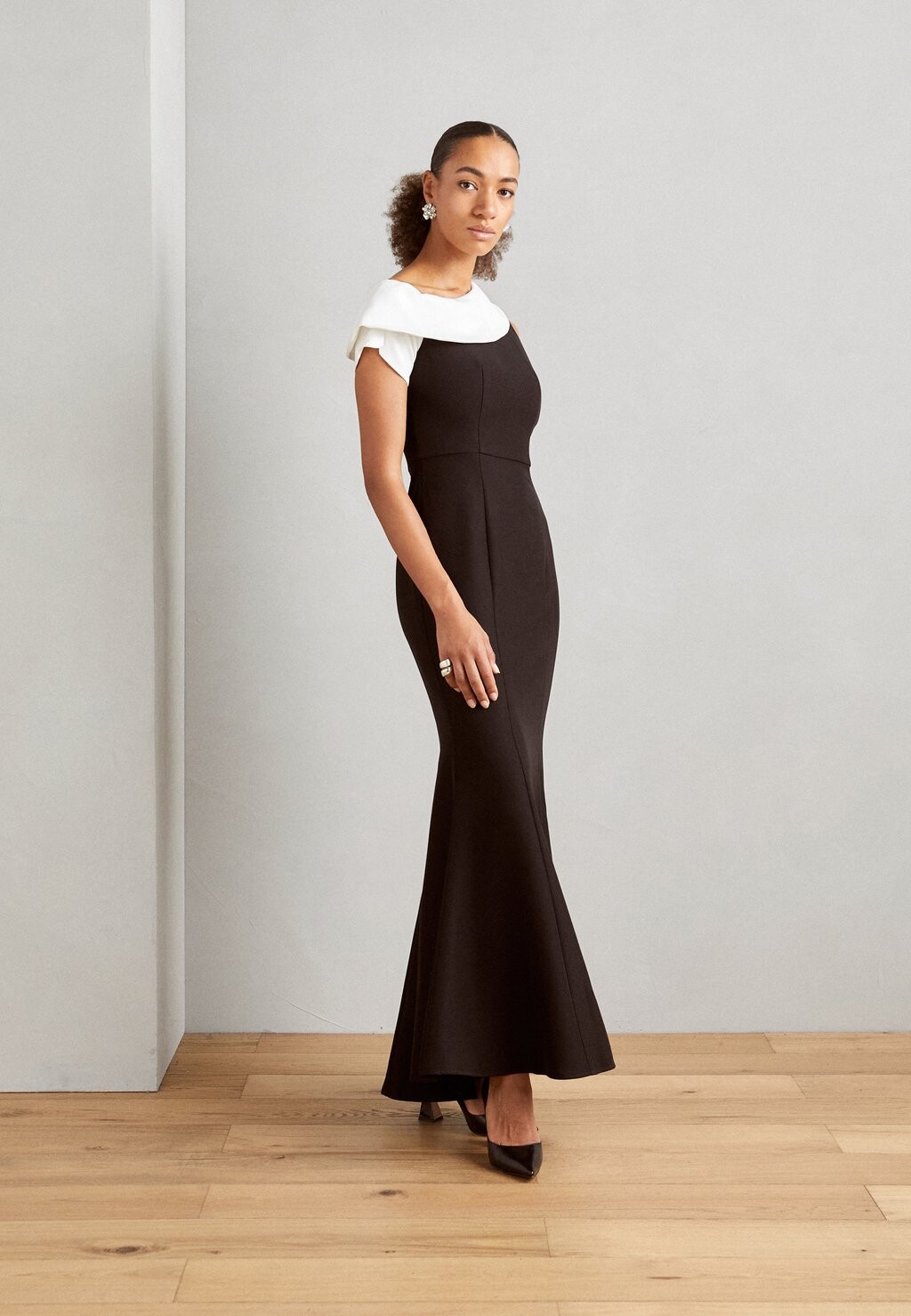 

Вечернее платье Bey Jarlo, цвет black/ivory
