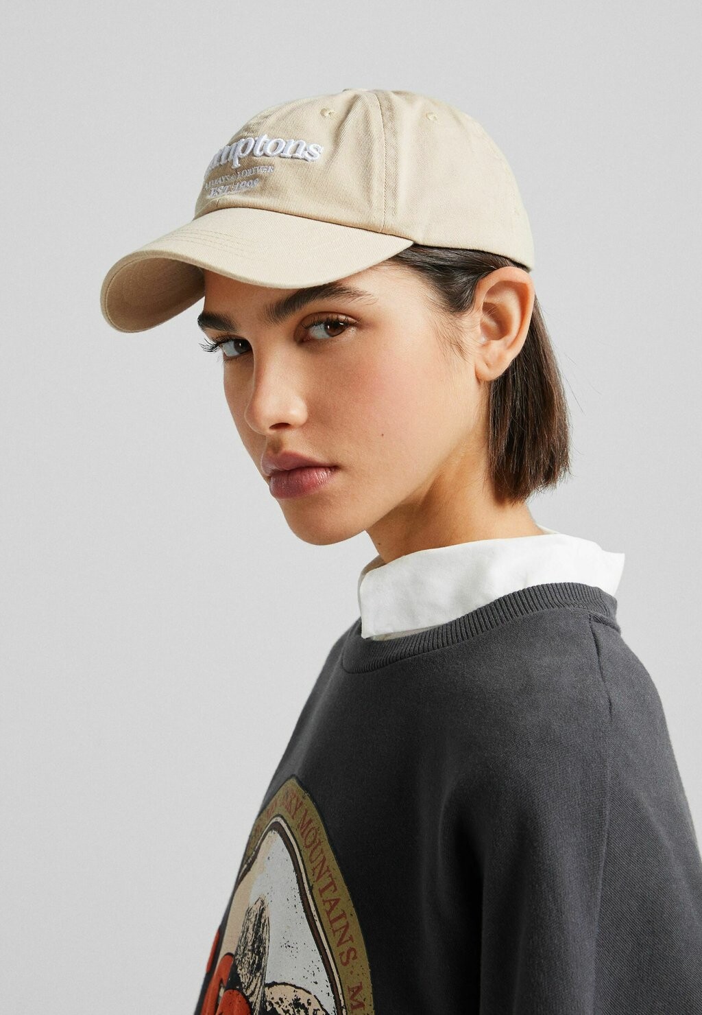 

Бейсболка Bershka, бежевый