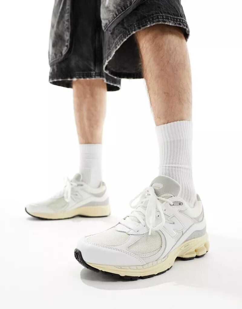 

New Balance 2002 Белые кожаные кроссовки
