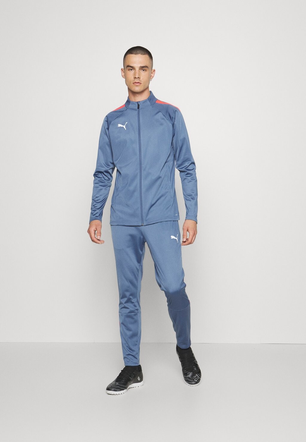 

Спортивный костюм Puma