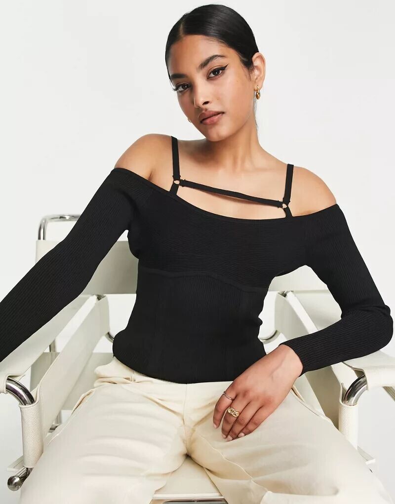 

Черный топ в рубчик с ремешком River Island