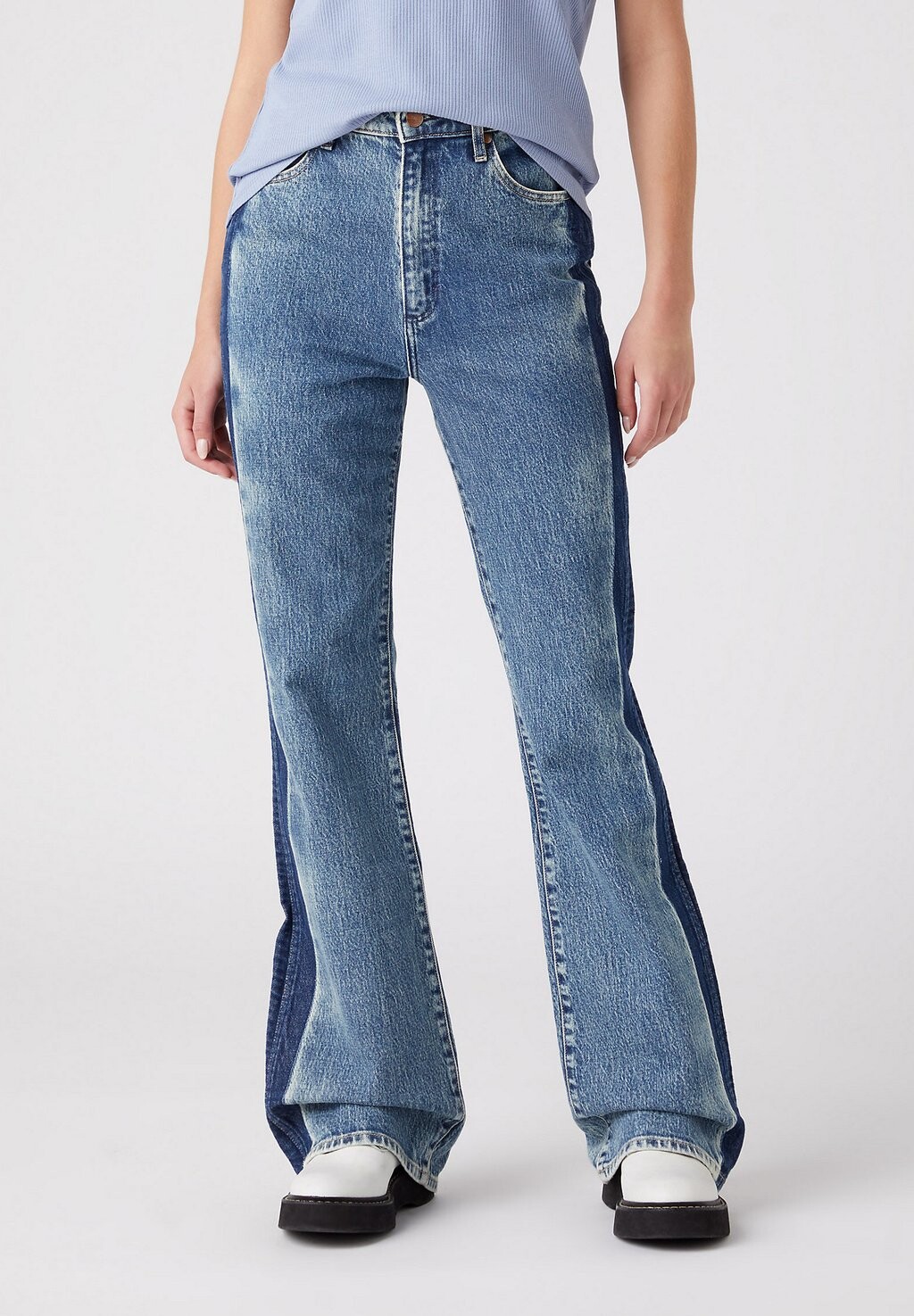 

Джинсы клеш Wrangler
