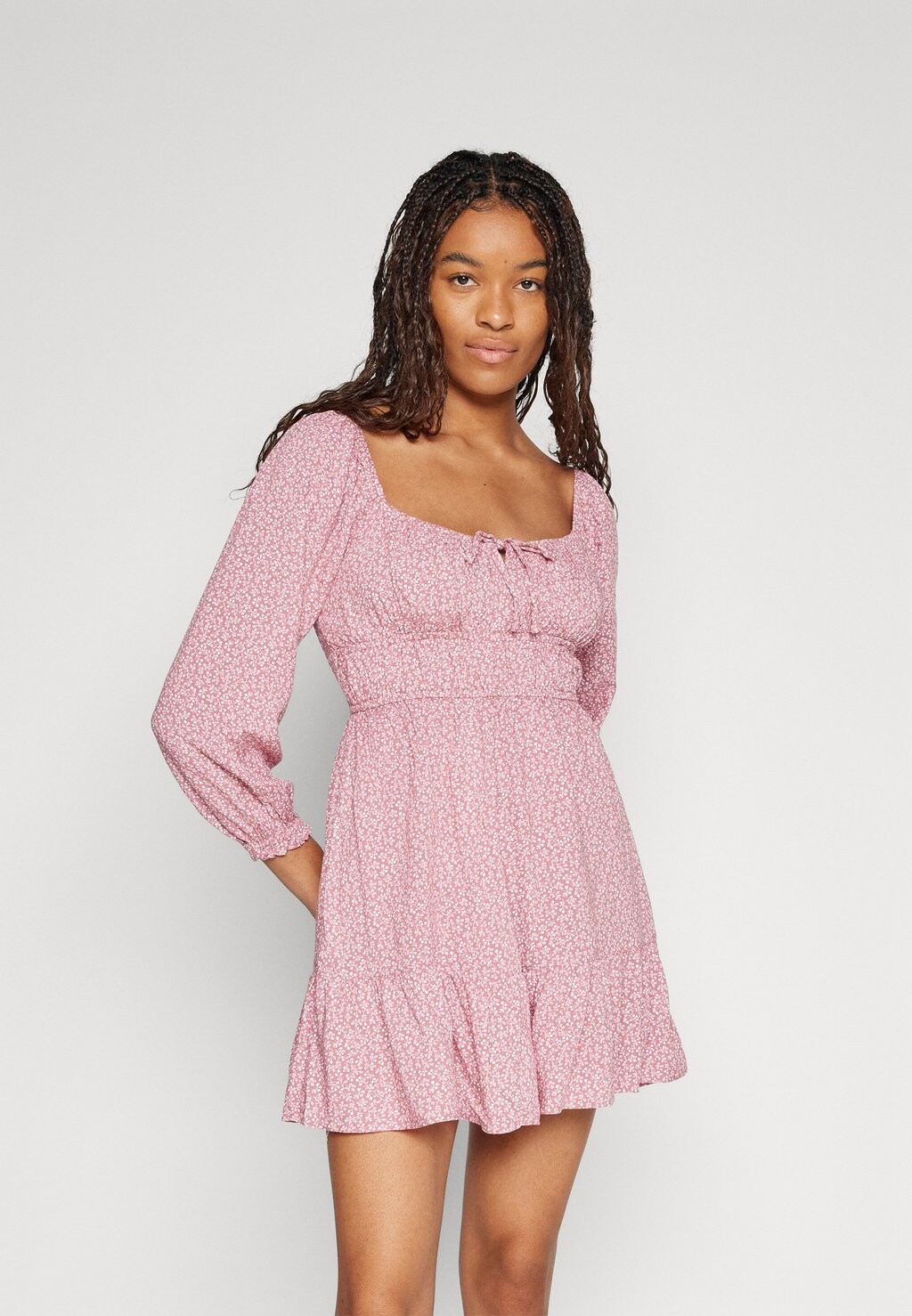 

Летнее платье Channeled Short Dress Hollister Co., цвет dusty floral
