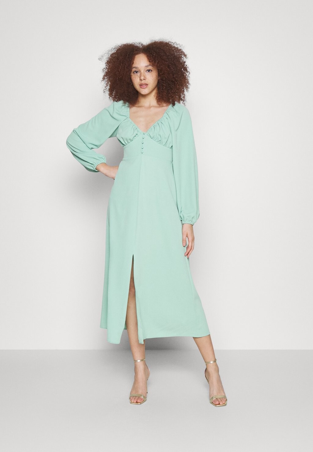 

Длинное платье Gina Tricot