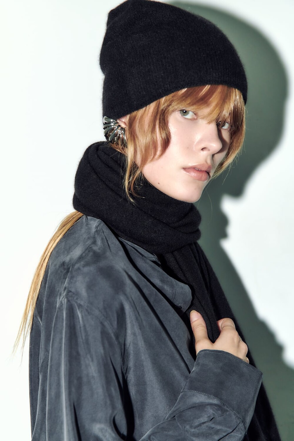 

Кашемировая шапка ZARA, черный