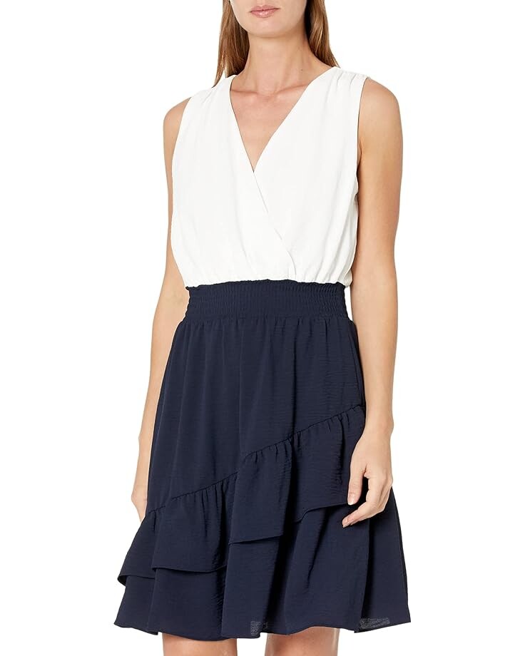

Платье DKNY Sleeveless V-Neck Smocked Waist Ruffled, цвет Ivory/Spring Navy