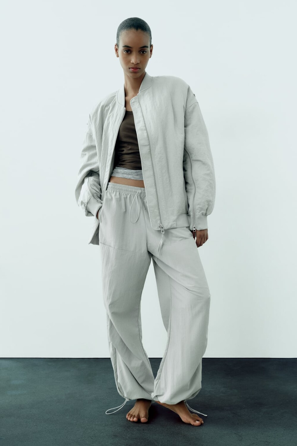 

Нейлоновый бомбер оверсайз ZARA, серый