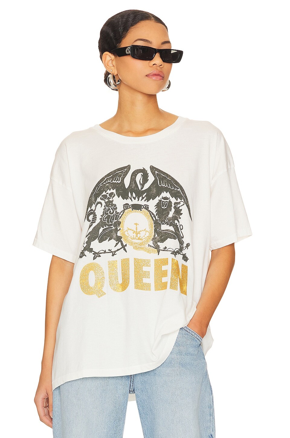 

Футболка DAYDREAMER Queen Glitter Crest Merch, цвет Vintage White