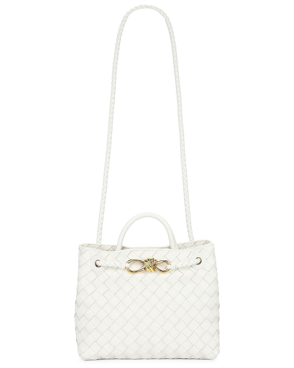 

Сумка кросс-боди Bottega Veneta Small Andiamo, цвет White & Brass