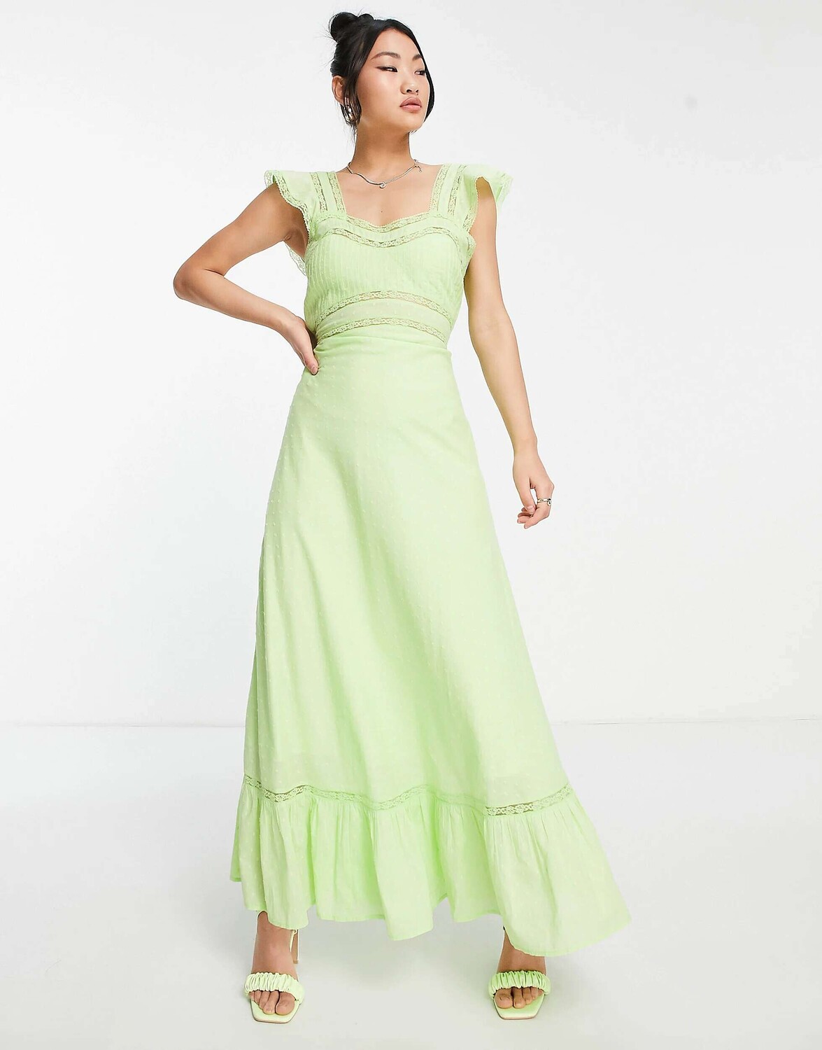 

Платье макси добби с кружевными вставками Miss Selfridge