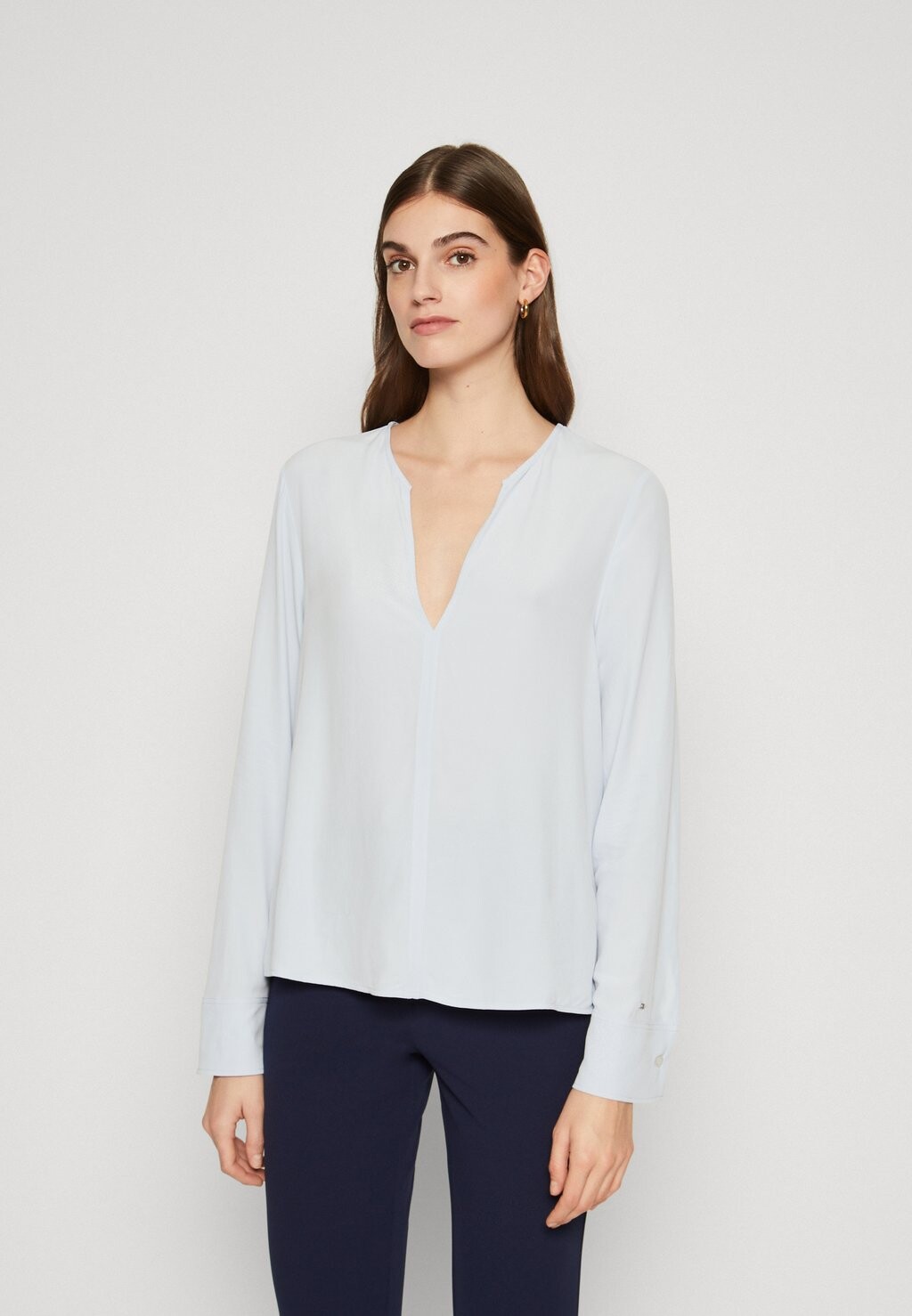 

Топ с длинными рукавами V NECK BLOUSE Tommy Hilfiger, светло-синий