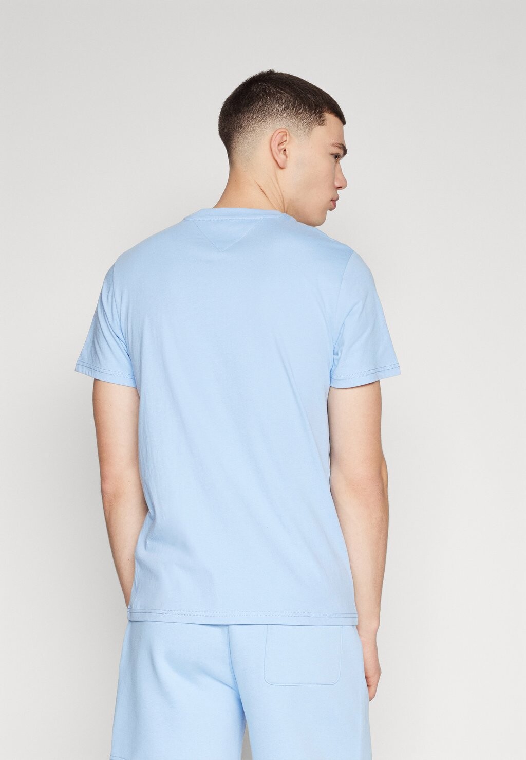 

Базовая футболка Tommy Hilfiger, синий цвет Essential Flag Tee