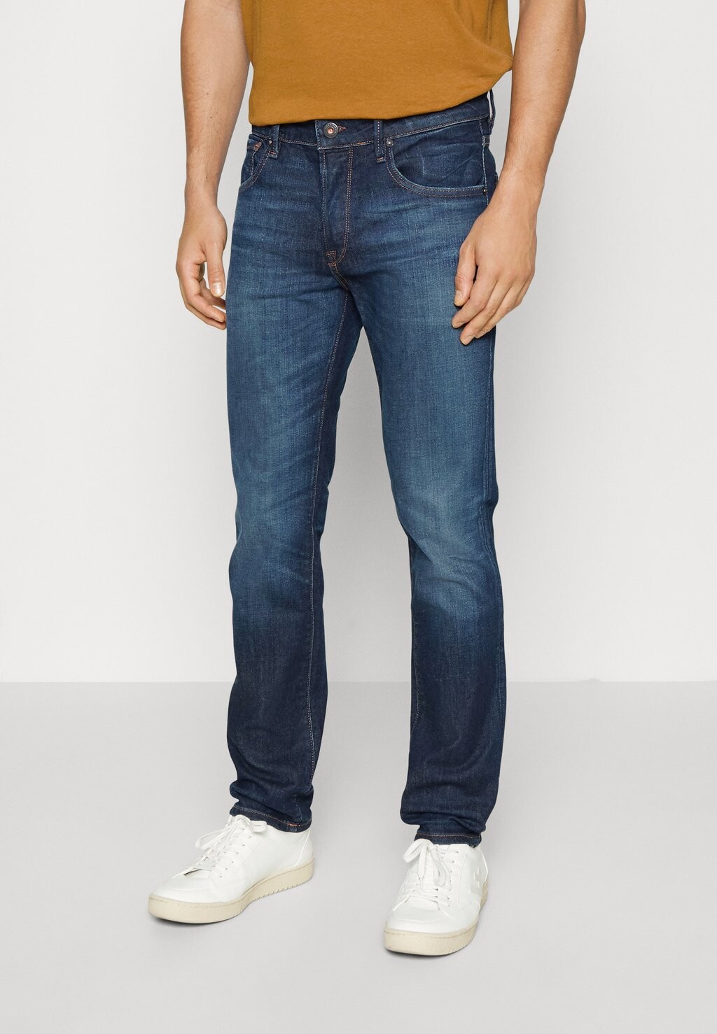 

Джинсы прямого кроя Jack & Jones