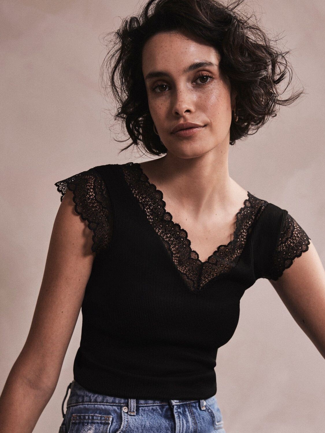 

Футболка в кружевную рубчику Mint Velvet, черная, Черный