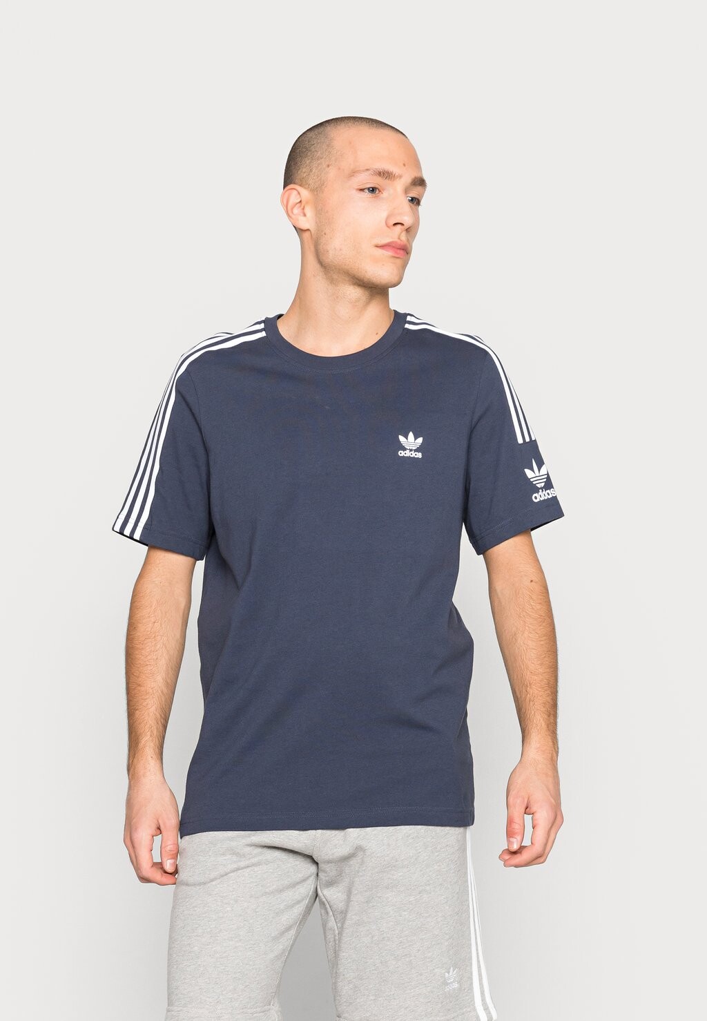 

Футболка с принтом adidas Originals