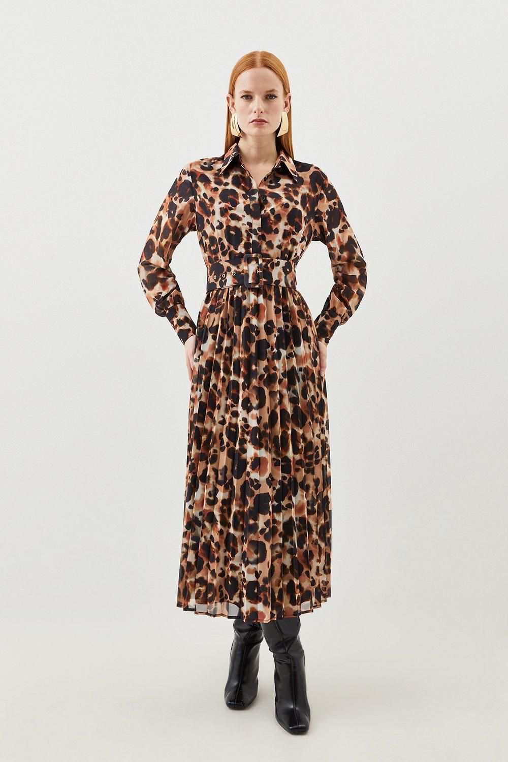 цена Плиссированное платье-рубашка миди из жоржета с размытым рисунком животных Karen Millen, мультиколор