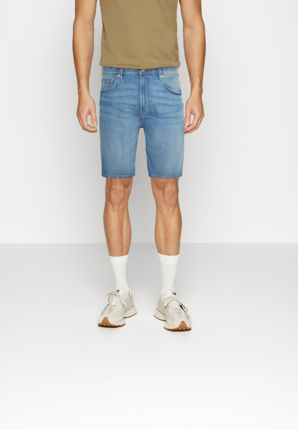 

Джинсовые шорты Esprit