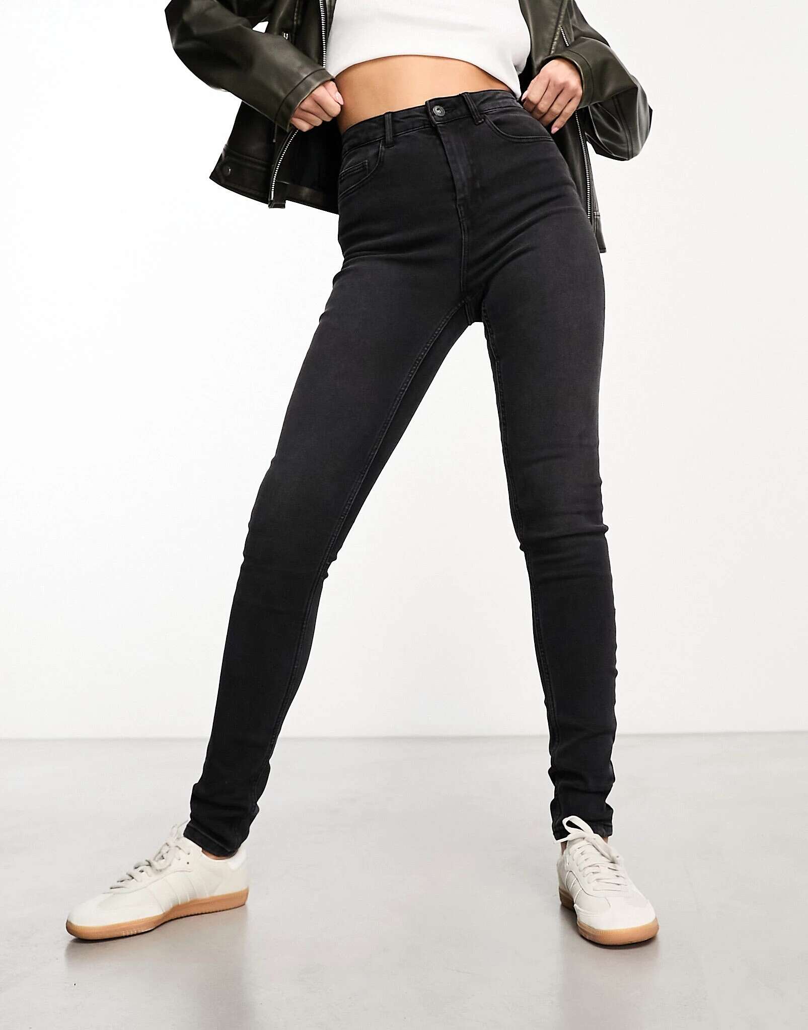 Темно-серые джинсы скинни с завышенной талией Pieces Flex джинсы скинни incity прилегающие завышенная посадка размер 30w 32l серый