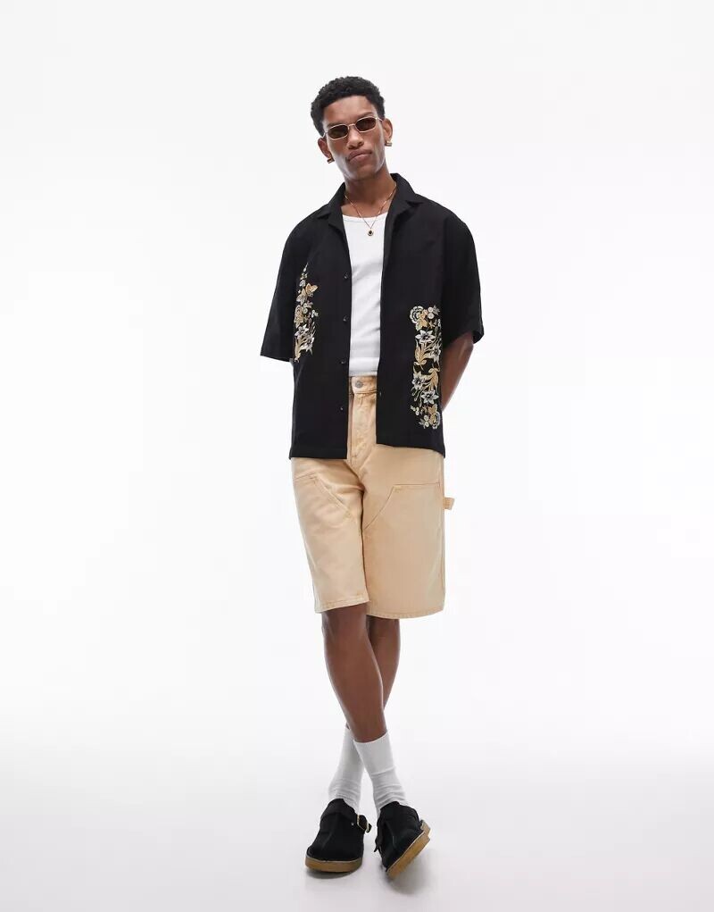 

Черная рубашка с короткими рукавами и цветочной вышивкой Topman