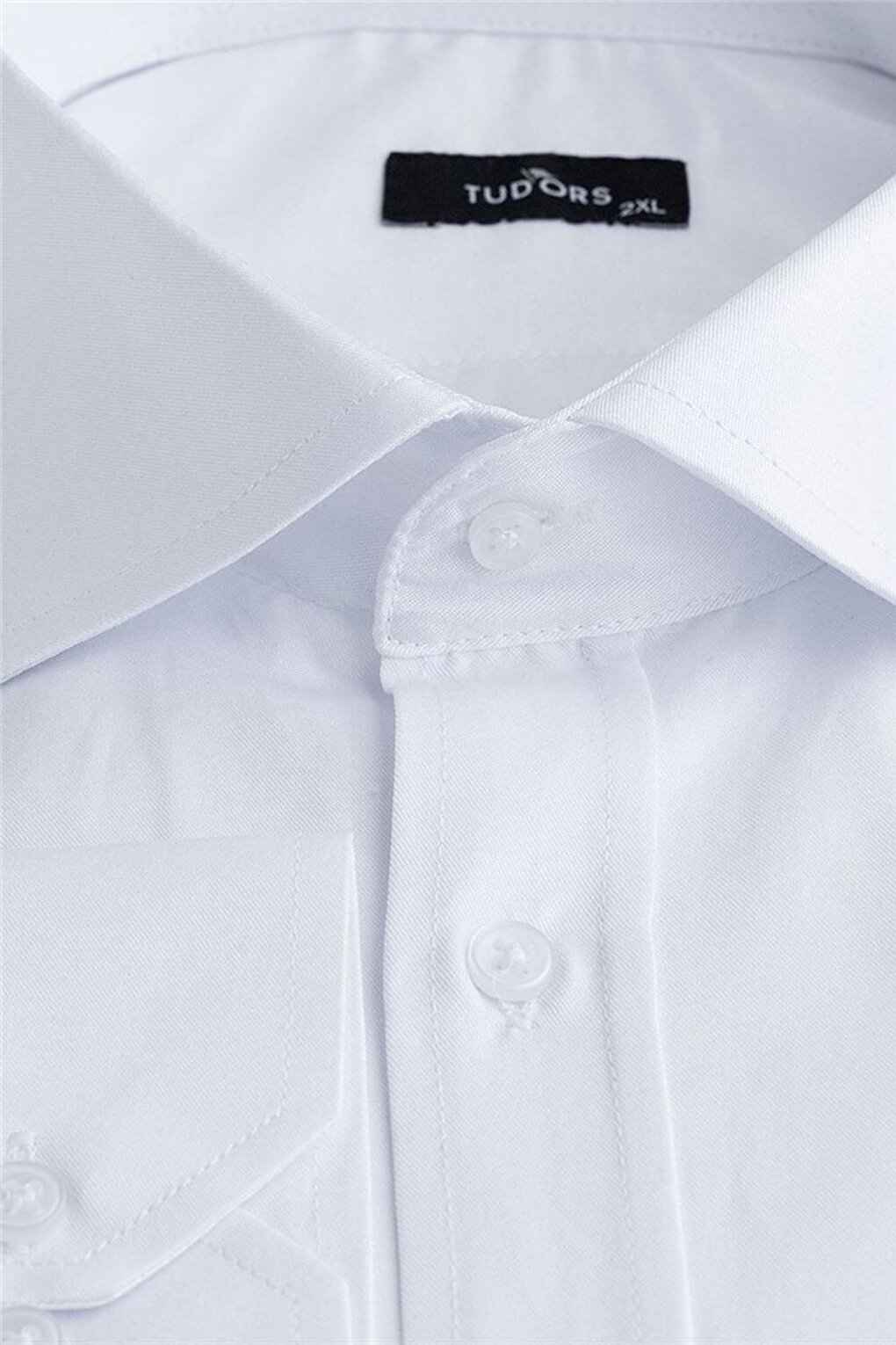 цена Атласная мужская рубашка большого размера TUDORS, белый