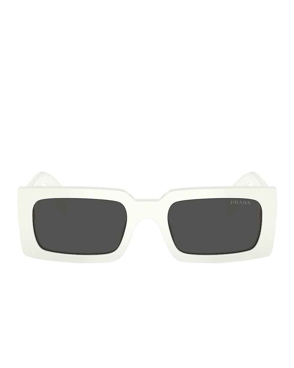 

Солнцезащитные очки Prada Rectangle, белый