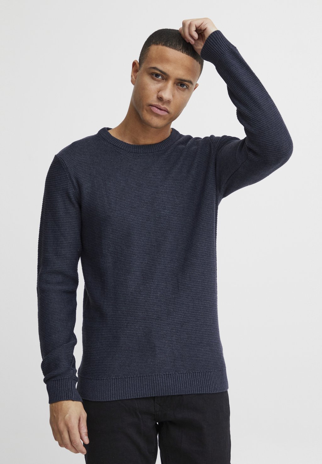 цена Вязаный свитер O-NECK 11 Project, цвет insignia blue melange