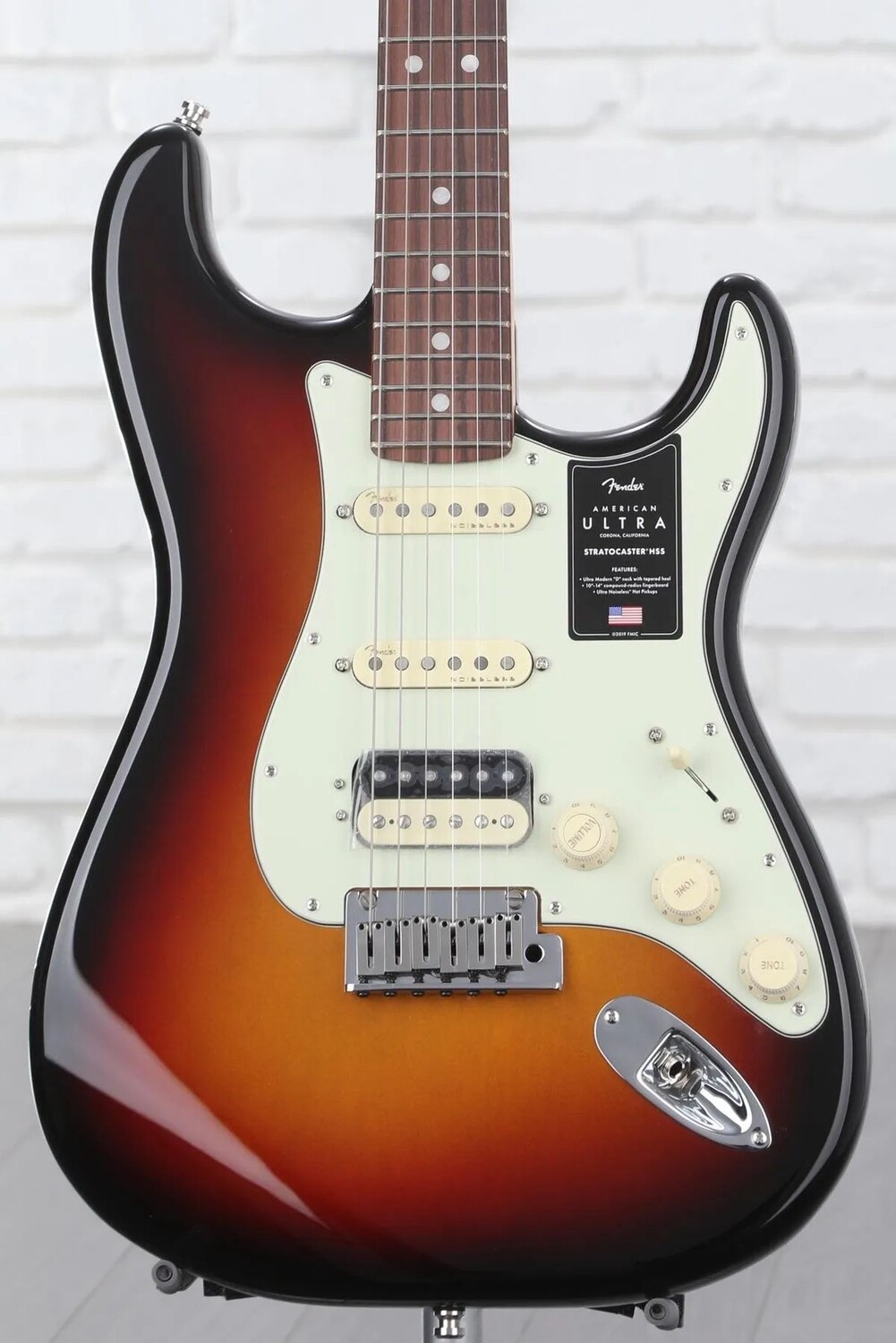 

Fender American Ultra Stratocaster HSS — Ultraburst с накладкой из палисандра