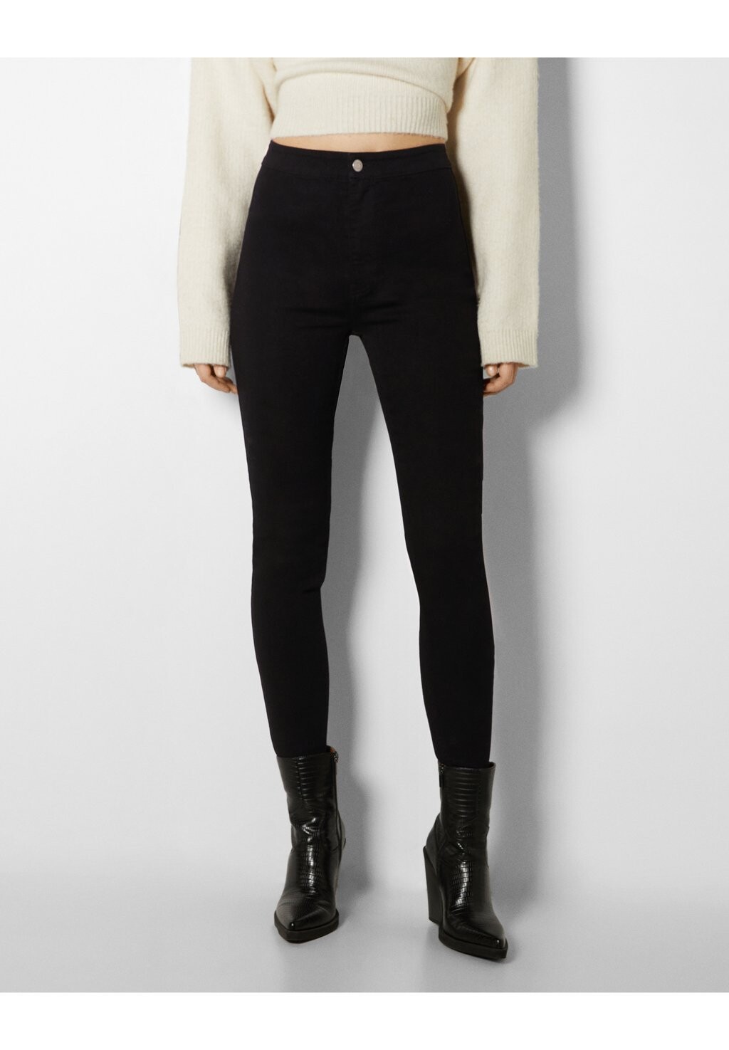 

Джинсы Skinny Fit Bershka, черный
