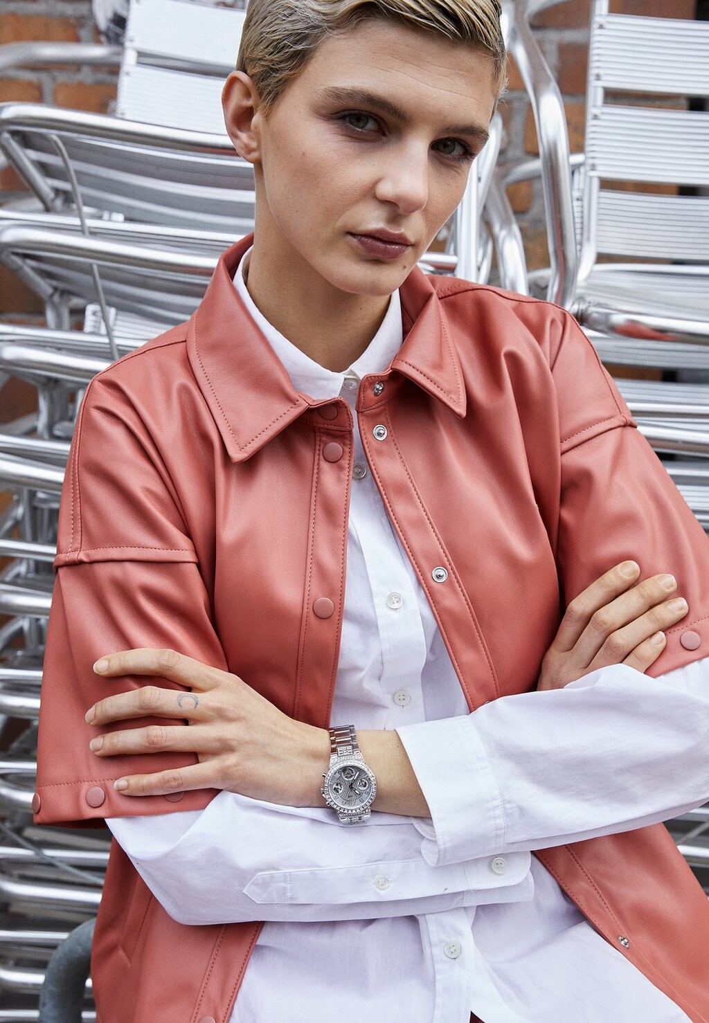 

Часы с хронографом Guess