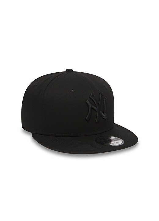 

Черная кепка унисекс New Era