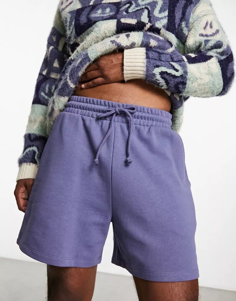 

Фиолетовые шорты оверсайз с текстовым принтом ASOS