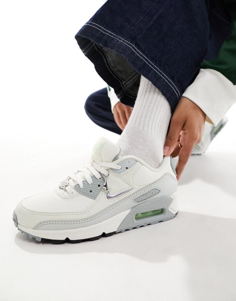 

Nike — Air Max 90 NN — кроссовки серебристо-белого цвета