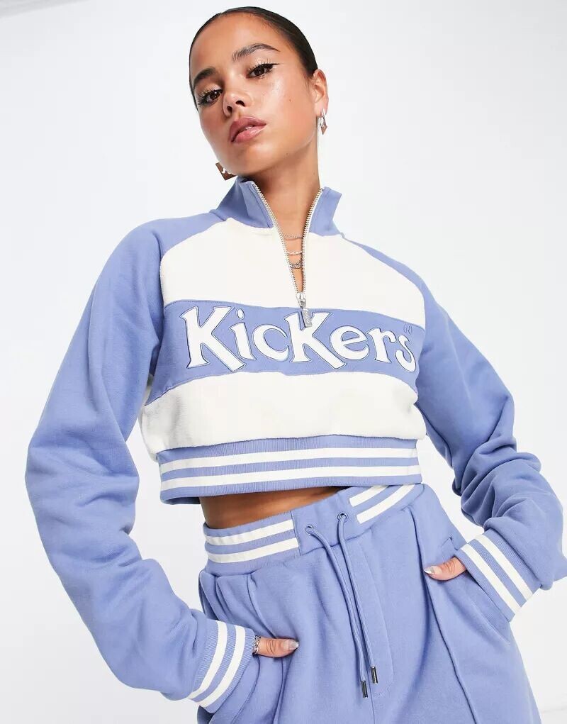 

Синяя университетская толстовка Kickers с коротким кроем, воротником стойкой и молнией до середины груди, комбинированная деталь