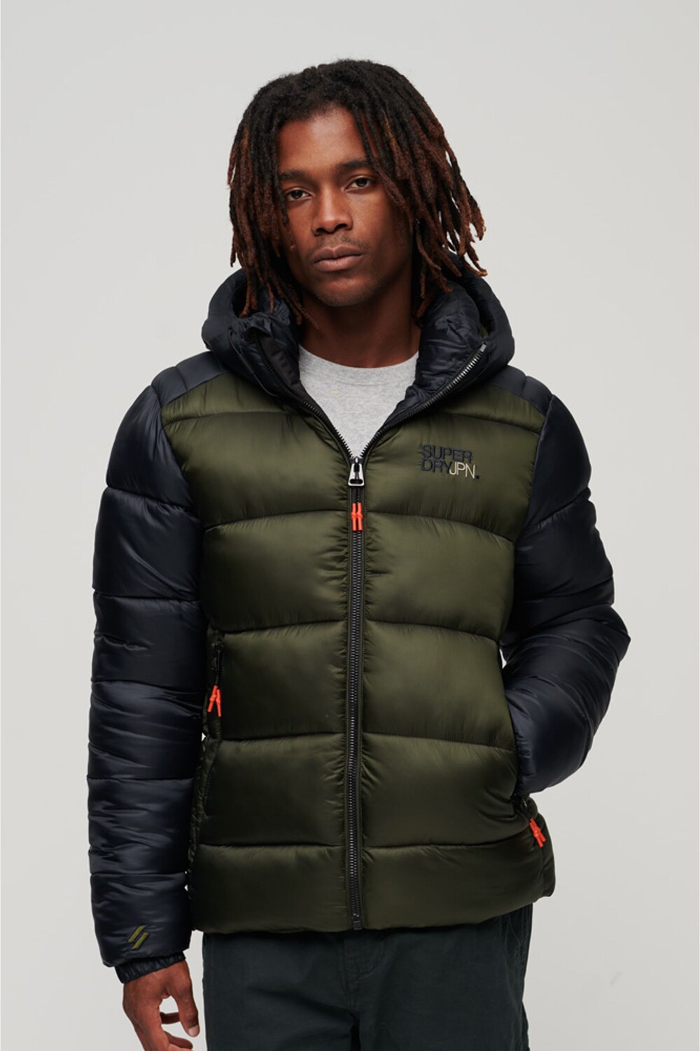 

Спортивный пуховик с капюшоном и колор-блоками Superdry, синий