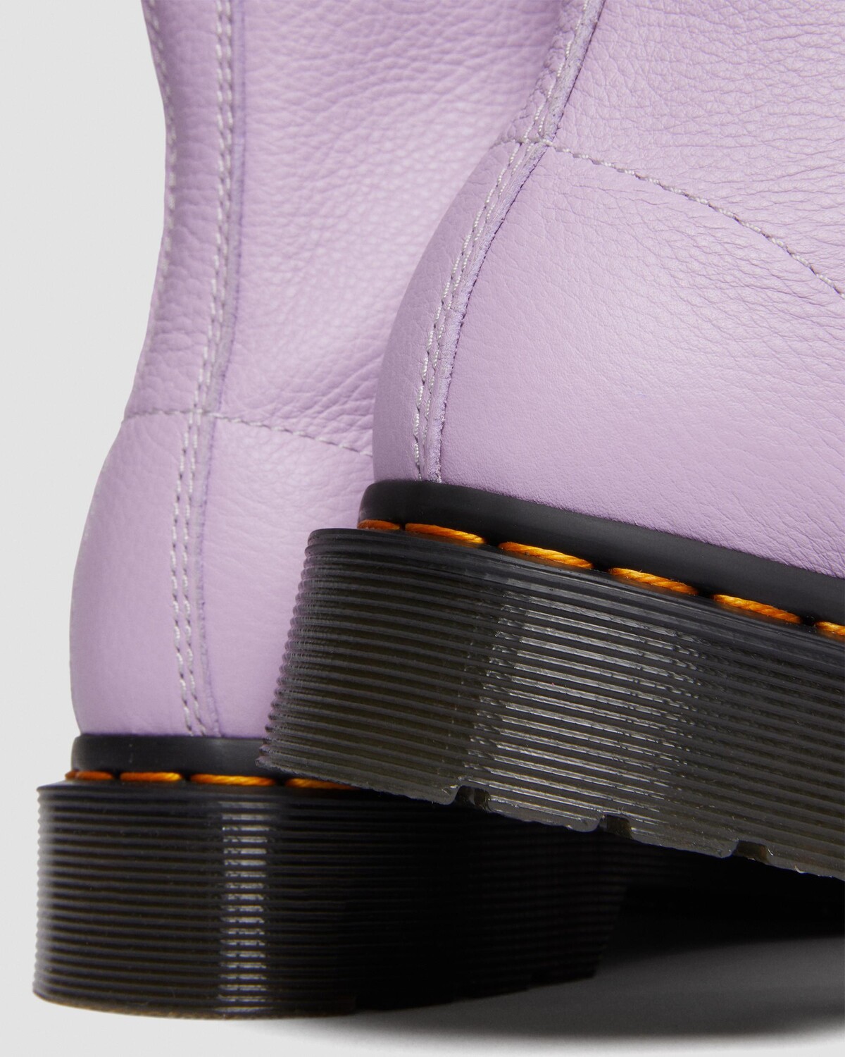 

1460 Женские черные ботинки на шнуровке с люверсами Pascal Dr. Martens