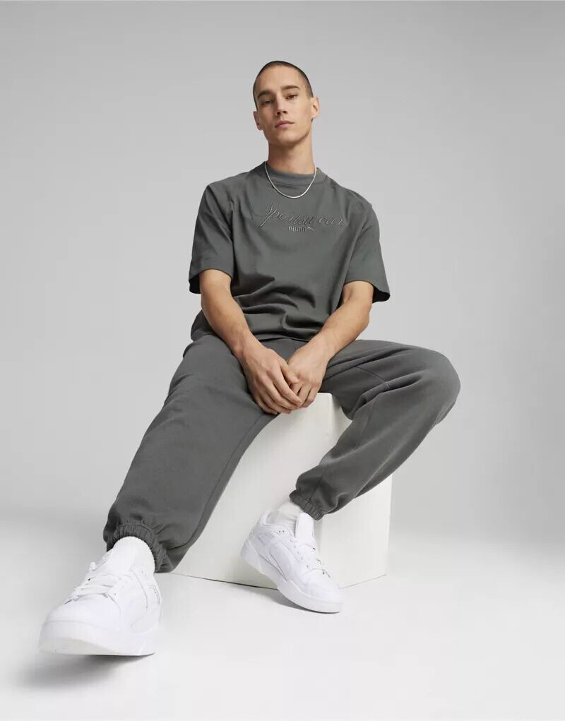 

Минерально-серая футболка Puma Classics+
