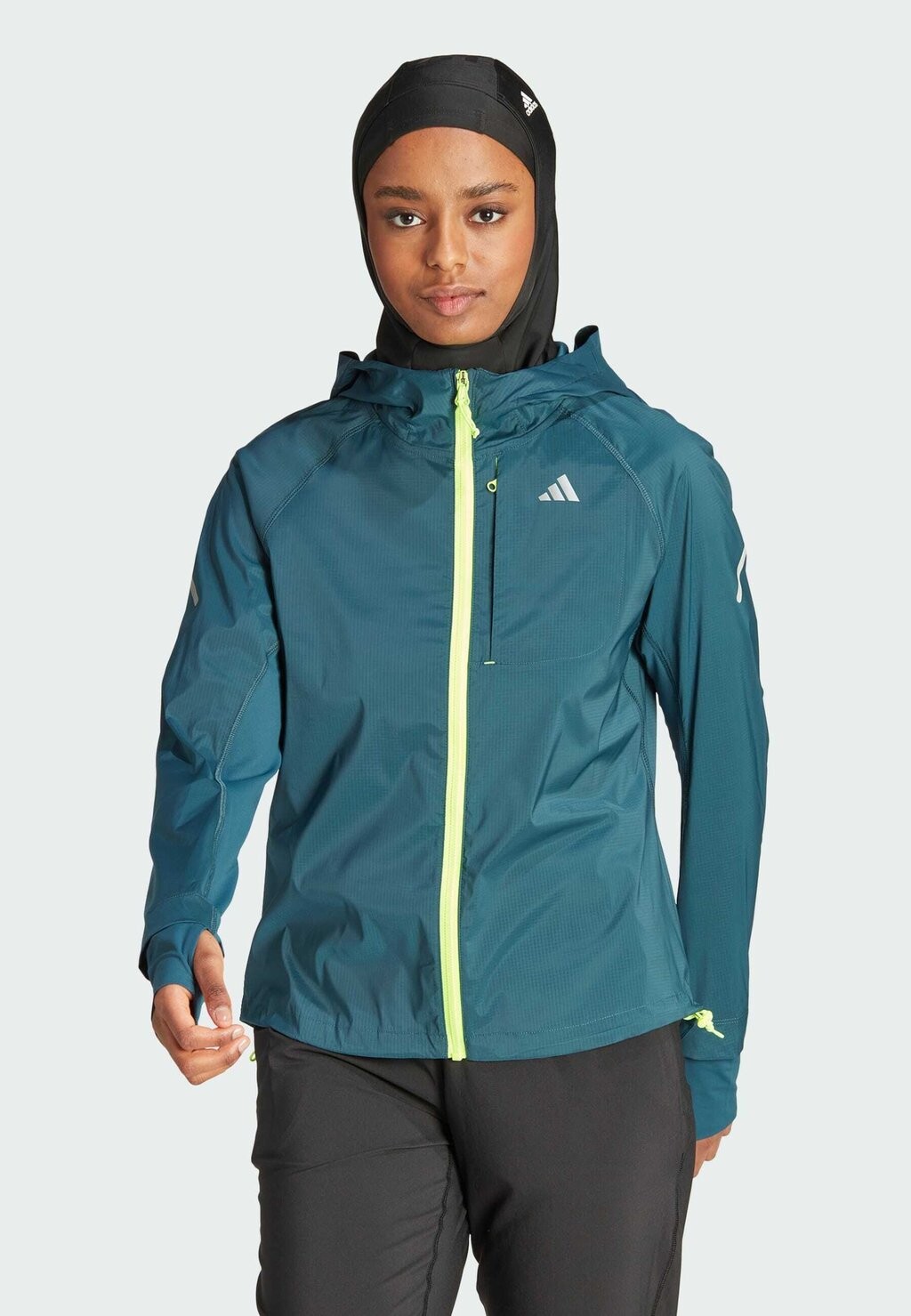 

Зимняя куртка Adidas