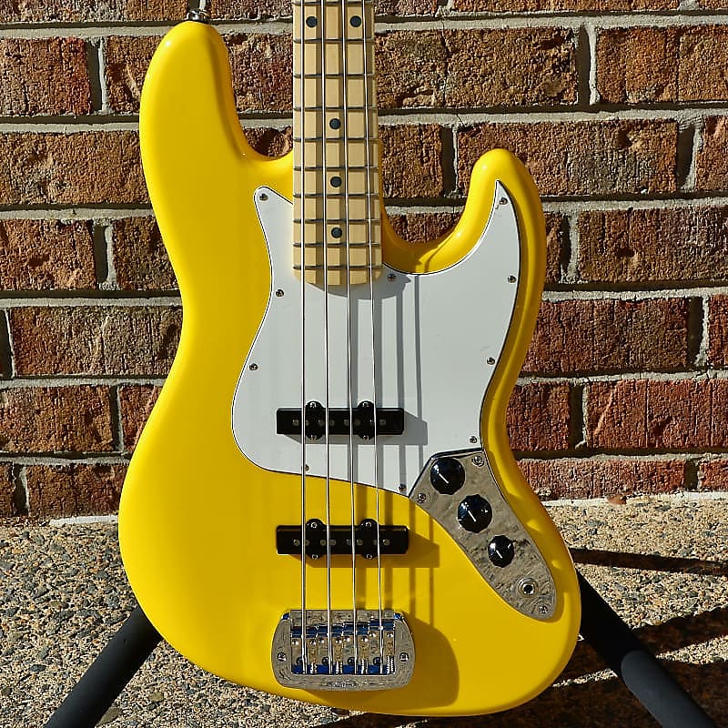 цена Басс гитара G&L JB Yellow Bass